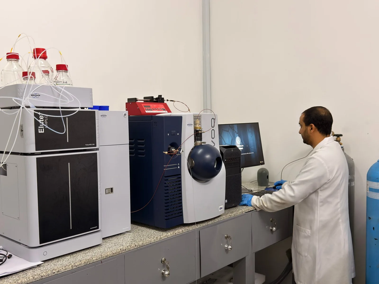 Analyst operating a chromatography system