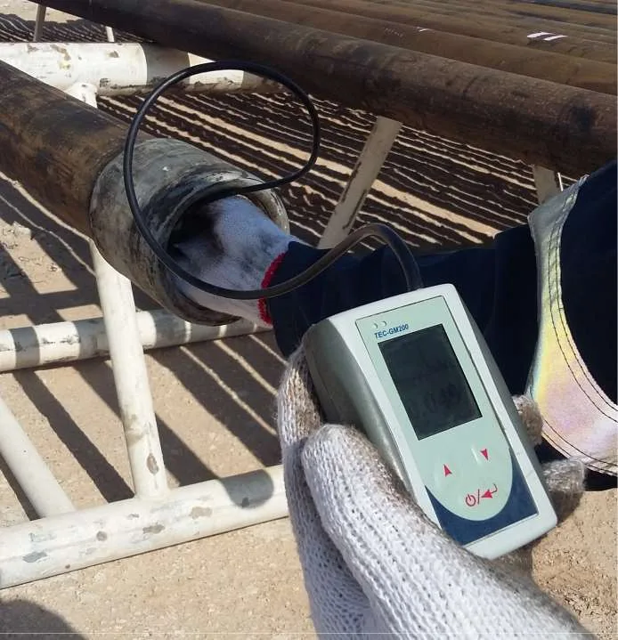 Handheld contamination monitor during a wipe test
