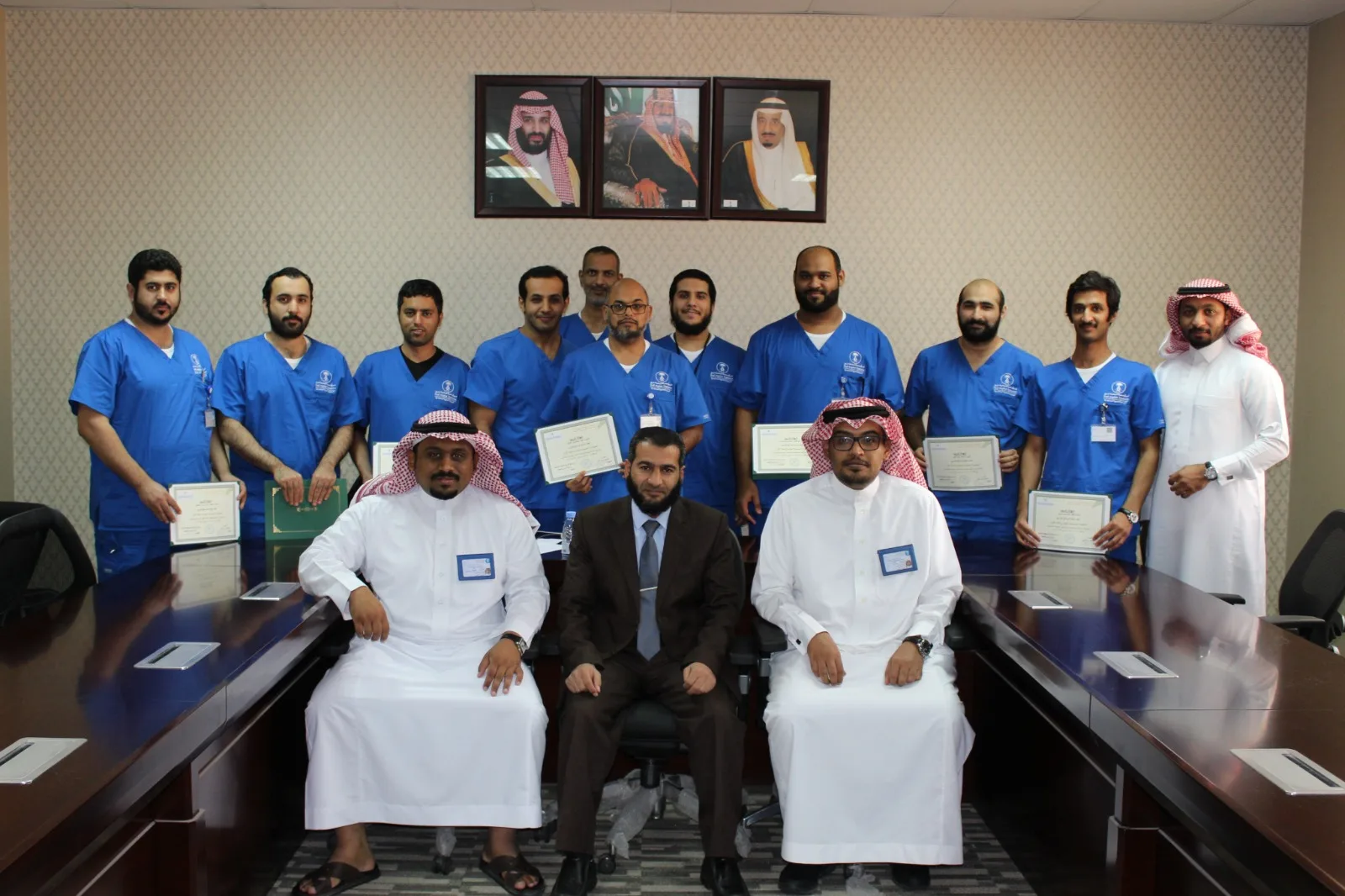 Industrial-client trainees receiving certificates